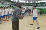 谁能绷住？杰伦&middot;布朗中国行单挑造犯规被喊SGA 布朗笑拉了